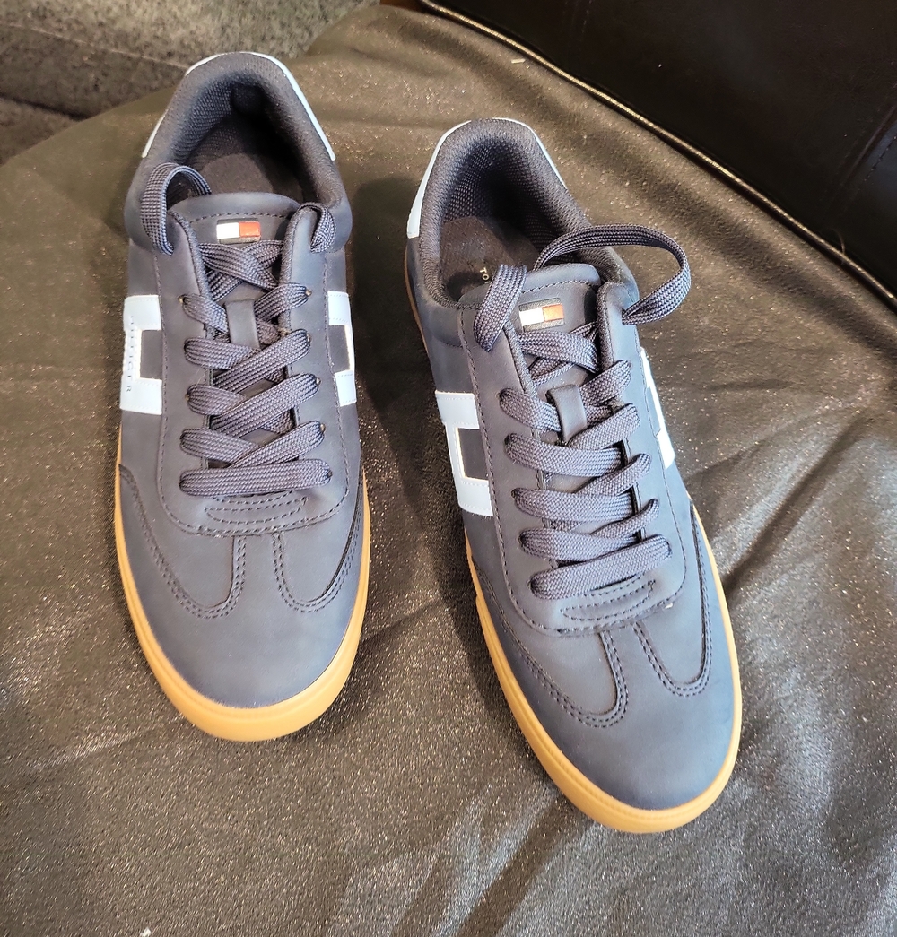 Women's Navy Casual Sneakers with Gum Outsole